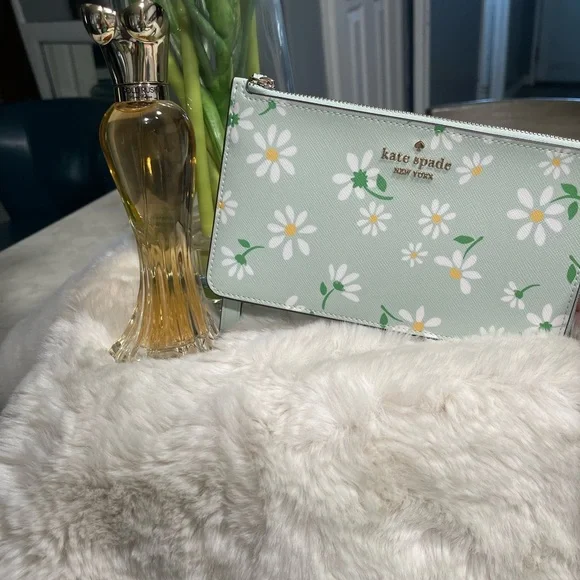 Kate Spade Lucy Day Tripper Daisy Medium L-Zip Wristlet - Picture 1 of 10